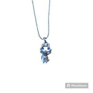 Silver colored cat necklace with jem stone eyes